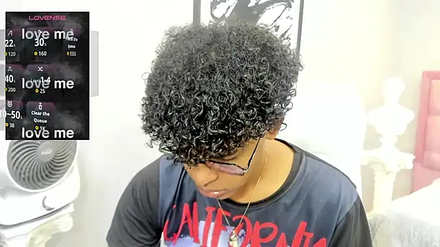 Snapshot of boylittle19cm chatting on November 9, 2025, 12:36 pm boylittle19cm online show from November 9, 2025, 12:36 pm