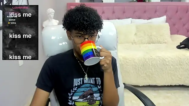 Snapshot of boylittle19cm chatting on November 11, 2025, 12:27 pm boylittle19cm online show from November 11, 2025, 12:27 pm