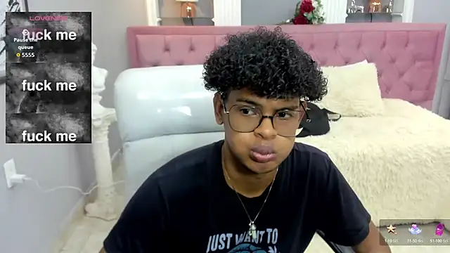 Snapshot of boylittle19cm chatting on November 12, 2025, 12:27 pm boylittle19cm online show from November 12, 2025, 12:27 pm