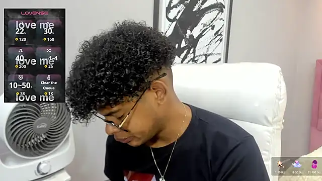 Snapshot of boylittle19cm chatting on November 13, 2025, 12:15 pm boylittle19cm online show from November 13, 2025, 12:15 pm