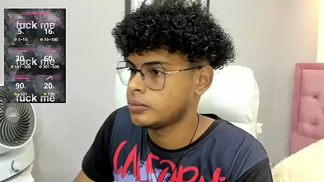 Snapshot of boylittle19cm chatting on November 15, 2025, 12:34 pm boylittle19cm online show from November 15, 2025, 12:34 pm