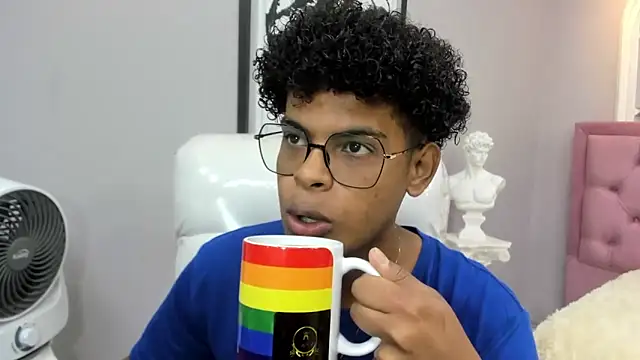 Snapshot of boylittle19cm chatting on November 16, 2025, 12:44 pm boylittle19cm online show from November 16, 2025, 12:44 pm