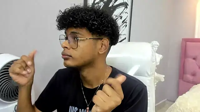 Snapshot of boylittle19cm chatting on November 20, 2025, 12:27 pm boylittle19cm online show from November 20, 2025, 12:27 pm