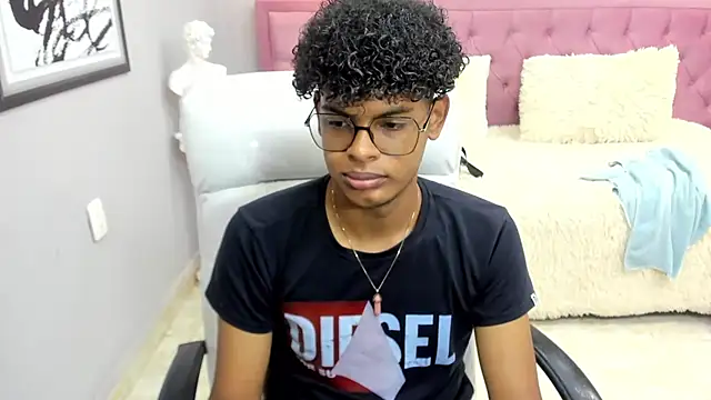 Snapshot of boylittle19cm chatting on November 21, 2025, 12:26 pm boylittle19cm online show from November 21, 2025, 12:26 pm