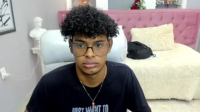 Snapshot of boylittle19cm chatting on November 23, 2025, 12:27 pm boylittle19cm online show from November 23, 2025, 12:27 pm