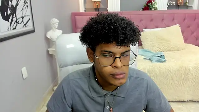 Snapshot of boylittle19cm chatting on November 25, 2025, 12:27 pm boylittle19cm online show from November 25, 2025, 12:27 pm