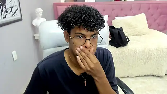 Snapshot of boylittle19cm chatting on November 26, 2025, 12:28 pm boylittle19cm online show from November 26, 2025, 12:28 pm