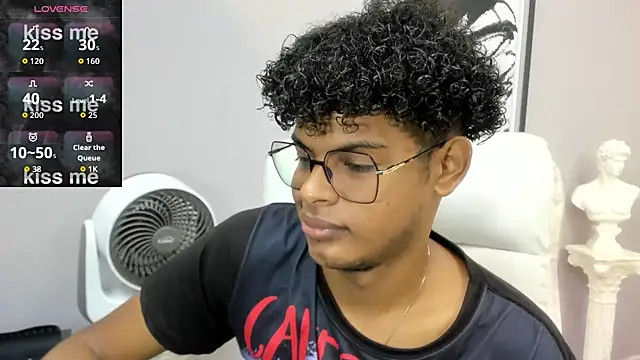 Snapshot of boylittle19cm chatting on November 29, 2025, 12:52 pm boylittle19cm online show from November 29, 2025, 12:52 pm