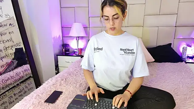 IsisLoveyes  online show from March 24, 2026, 12:26 am