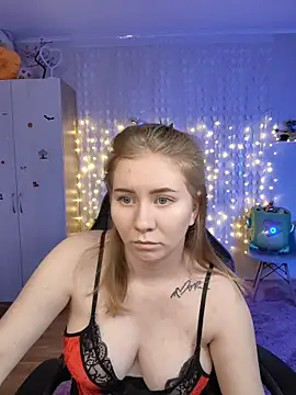 D0nna  online show from February 22, 2026, 10:19 pm