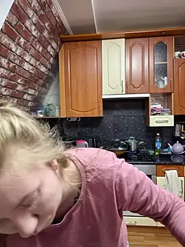 D0nna  online show from April 11, 2026, 7:40 pm