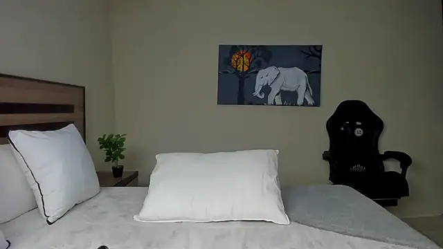 Renee-18 online show from September 15, 2025, 10:32 pm