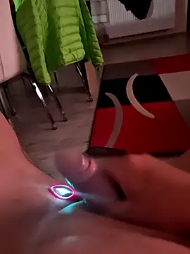 Szeltolo001 online show from April 14, 2026, 10:27 pm