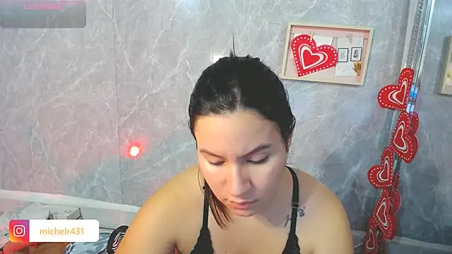 Mia  reys online show from February 11, 2026, 12:43 pm