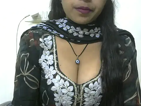 momo lov online show from October 8, 2025, 5:05 am