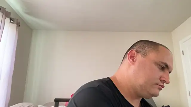 Snapshot of SluggishChase99 chatting on November 5, 2025, 5:57 pm SluggishChase99 online show from November 5, 2025, 5:57 pm