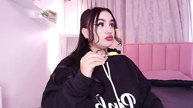 bella-green online show from January 27, 2025, 7:03 pm