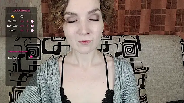 TinaWince online show from December 4, 2025, 4:33 am