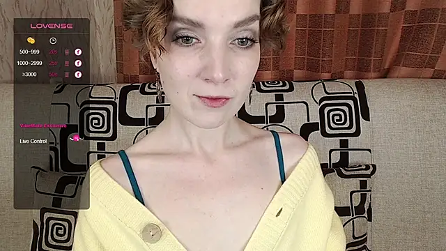 TinaWince online show from December 19, 2025, 4:52 am