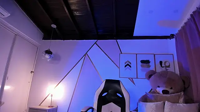 maye wells online show from February 12, 2025, 5:37 pm