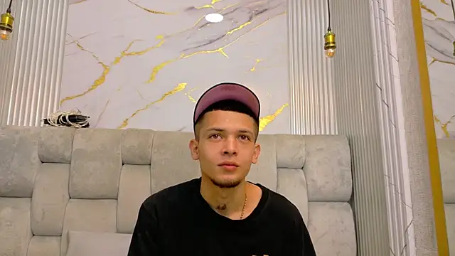 kendalltaylorr online show from November 20, 2025, 12:49 pm