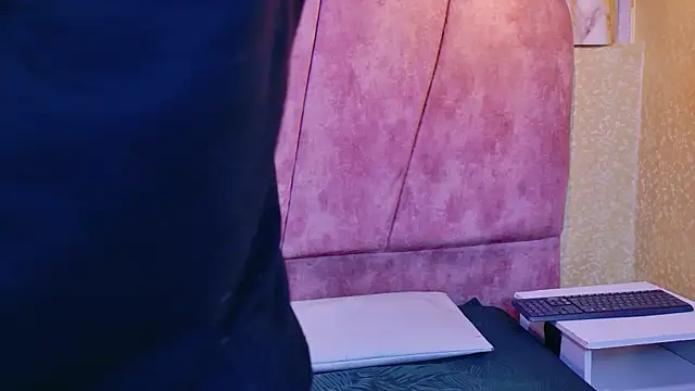 kendalltaylorr online show from January 7, 2026, 12:29 pm