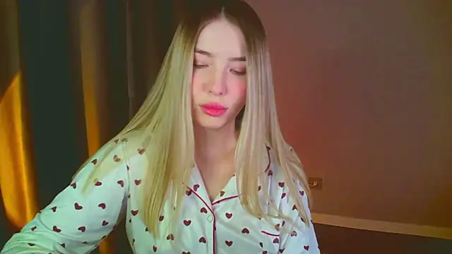 mia raspberrie online show from January 14, 2025, 10:17 am