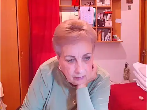 Victoria5643 online show from October 16, 2025, 2:51 pm