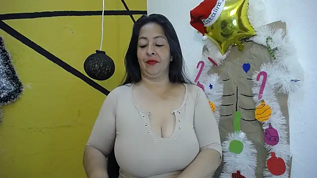 Catalina JH online show from December 7, 2024, 2:24 pm