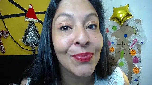 Catalina JH online show from December 15, 2024, 6:37 pm