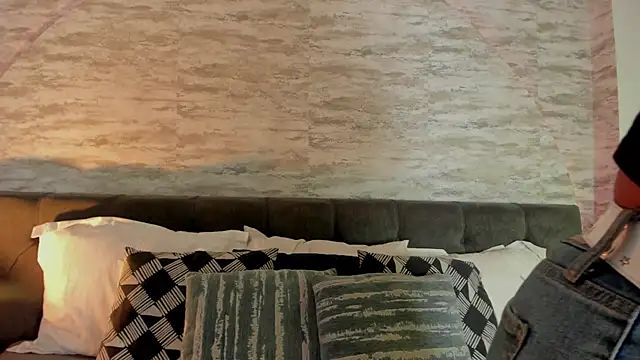 Anneth  M online show from October 2, 2025, 7:43 pm