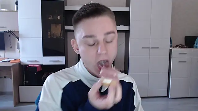 Snapshot of angryzan chatting on January 14, 2025, 7:17 am angryzan online show from January 14, 2025, 7:17 am