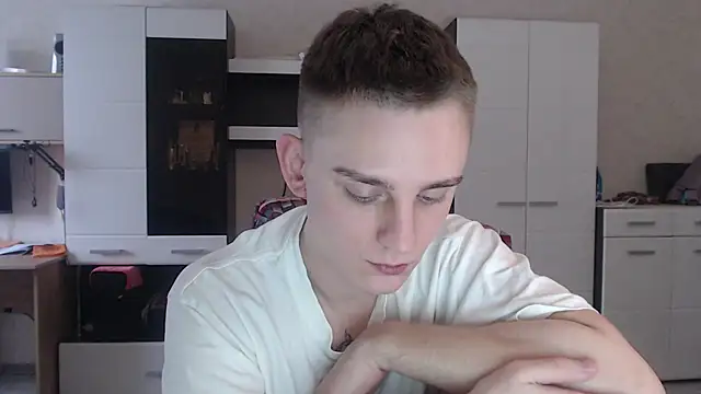 Snapshot of angryzan chatting on January 15, 2025, 10:06 am angryzan online show from January 15, 2025, 10:06 am