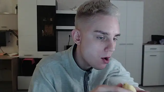 Snapshot of angryzan chatting on February 11, 2025, 7:44 am angryzan online show from February 11, 2025, 7:44 am