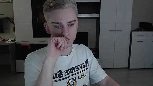 Snapshot of angryzan chatting on February 18, 2025, 10:49 am angryzan online show from February 18, 2025, 10:49 am