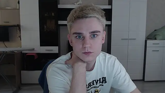 Snapshot of angryzan chatting on March 4, 2025, 10:57 am angryzan online show from March 4, 2025, 10:57 am