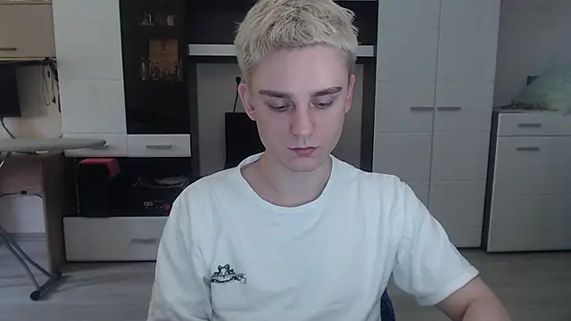 Snapshot of angryzan chatting on March 6, 2025, 7:47 am angryzan online show from March 6, 2025, 7:47 am