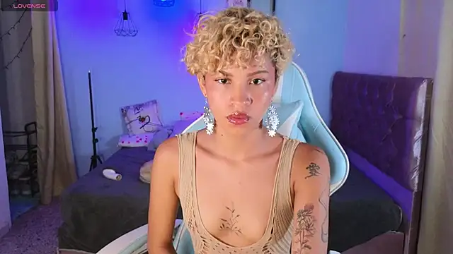 Snapshot of Peggy_Funn chatting on January 12, 2025, 11:26 pm Peggy Funn online show from January 12, 2025, 11:26 pm