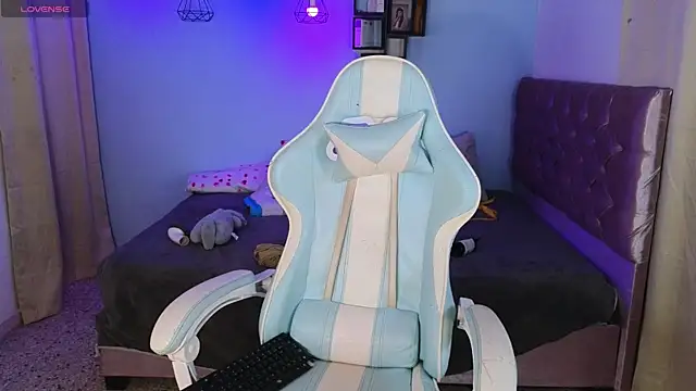 Snapshot of Peggy_Funn chatting on January 13, 2025, 2:28 am Peggy Funn online show from January 13, 2025, 2:28 am