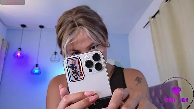 Snapshot of Peggy_Funn chatting on January 19, 2025, 1:10 am Peggy Funn online show from January 19, 2025, 1:10 am