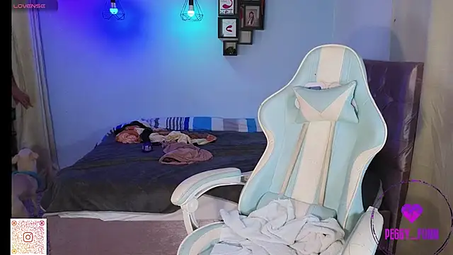 Snapshot of Peggy_Funn chatting on January 22, 2025, 12:16 am Peggy Funn online show from January 22, 2025, 12:16 am