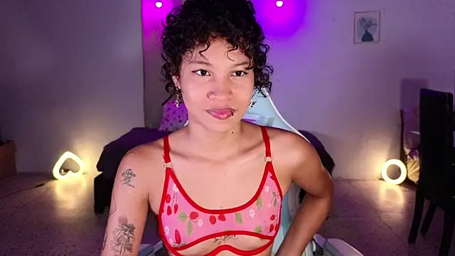 Snapshot of Peggy_Funn chatting on September 17, 2025, 11:28 pm Peggy Funn online show from September 17, 2025, 11:28 pm