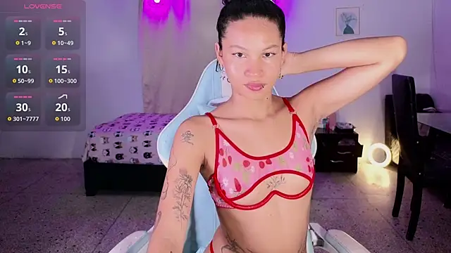 Snapshot of Peggy_Funn chatting on October 4, 2025, 12:08 am Peggy Funn online show from October 4, 2025, 12:08 am