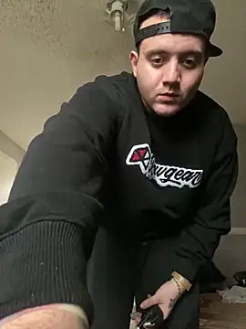 Snapshot of 817raul chatting on December 15, 2024, 4:48 pm 817raul online show from December 15, 2024, 4:48 pm