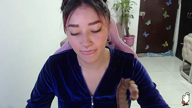 Snapshot of littleangel1_m chatting on September 28, 2025, 10:42 am littleangel1 m online show from September 28, 2025, 10:42 am