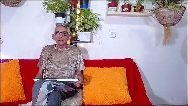 Snapshot of Leon_hot_X chatting on June 16, 2026, 4:37 am Leon hot X online show from June 16, 2026, 4:37 am