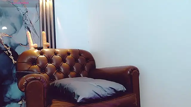 khiara moretti online show from October 21, 2025, 11:11 am