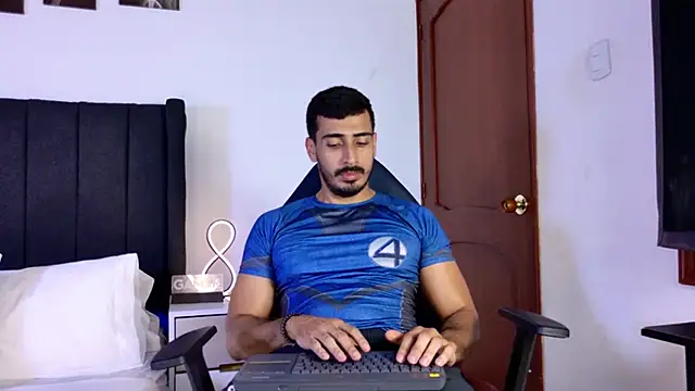 Snapshot of muscle_ares chatting on November 5, 2025, 1:05 am muscle ares online show from November 5, 2025, 1:05 am