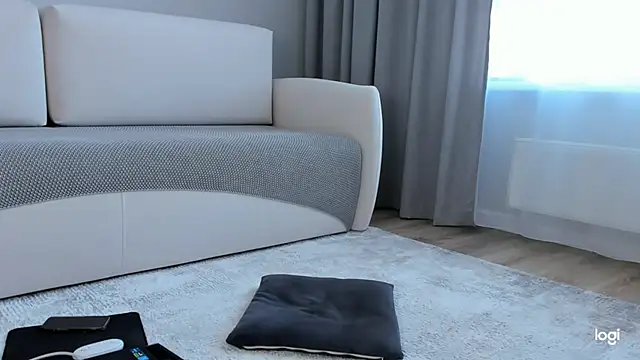 AmelinaLove online show from April 3, 2026, 2:42 am