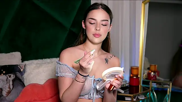 ScarletColes online show from April 2, 2026, 12:19 am